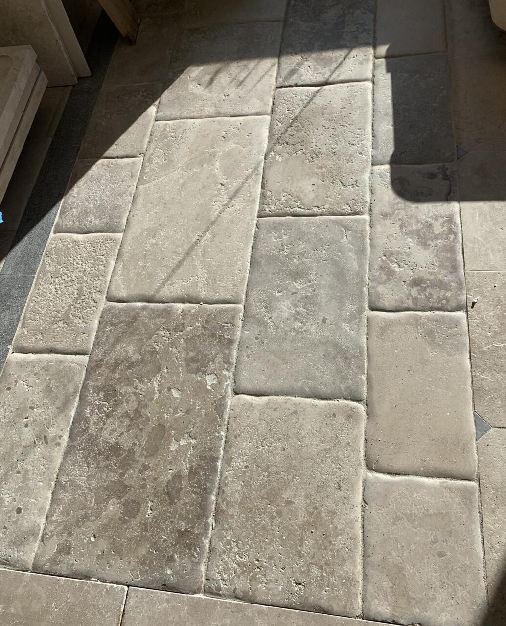 Dalle pierre du Périgord vieillie et patinée à la main Montagnac d'Auberoche B2 toutes nuances bandes 30/40/50cm, épaisseur 2cm - Prix au m² – Image 11