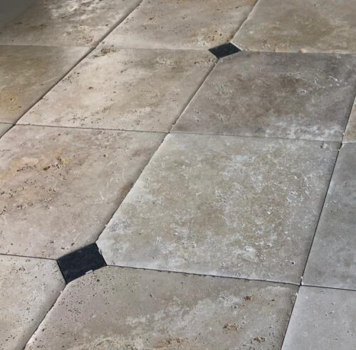 TRAVERTIN BOMBE AVEC CABOCHON