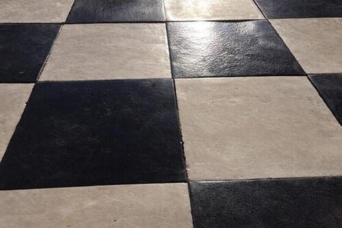 Damier noir et blanc en pierre naturelle