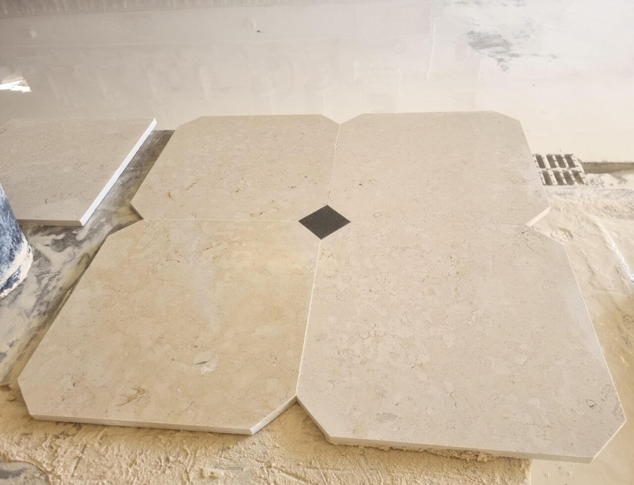 SAINTE-CROIX-DE-MAREUIL B5 ADOUCI 40x40cm + CABOCHON 7x7cm