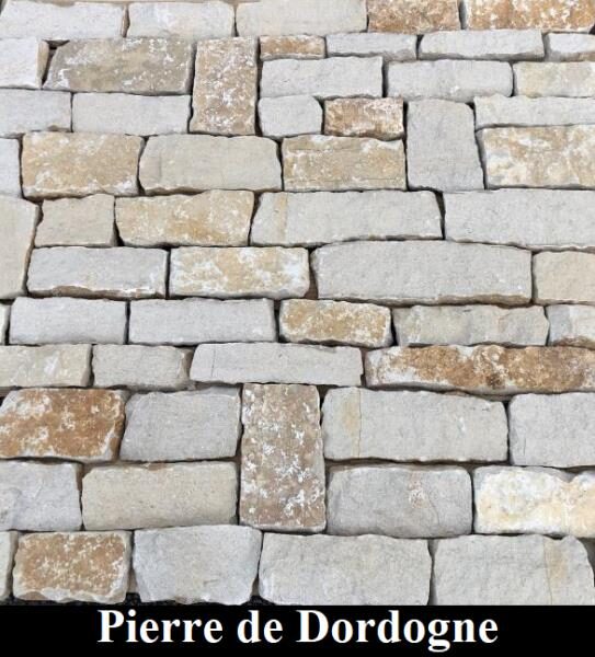 Parement à coller pour façade Bande 15cm - Ep. 1,5cm Montagnac B1 toutes nuances de beiges. Face éclatée + Face brossée 120 - Arrière scié. Longueurs libres de 15 à 40cm Hauteur 15cm. Epaisseur +/- 1,5 à 2cm