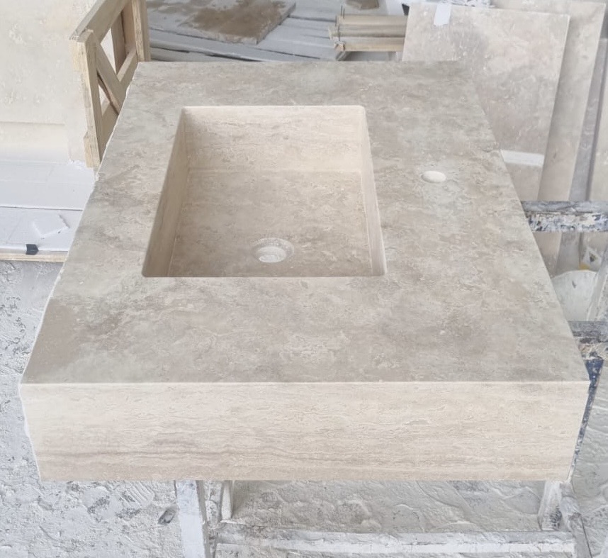 VASQUE MANHATTAN 90x60 + trou robinet TRAVERTIN CLAIR Finition adoucie, devant éclaté, arêtes légèrement arrondies à la main 90 x 60 x 15cm, bac de 50 x 30 x 12cm 1 trou robinetterie + encoche - Prix à l'unité – Image 5