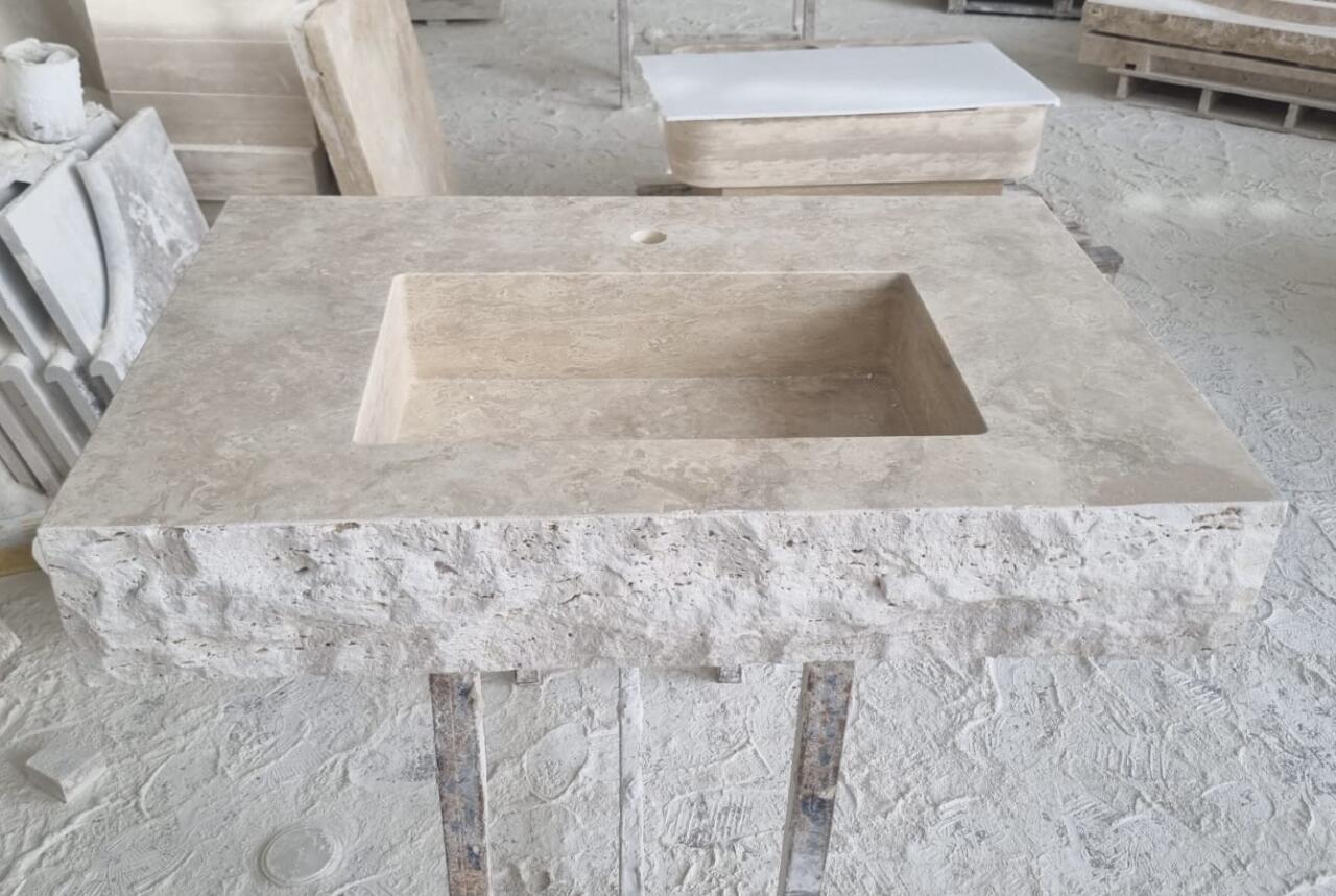 VASQUE MANHATTAN 90x60 + trou robinet TRAVERTIN CLAIR Finition adoucie, devant éclaté, arêtes légèrement arrondies à la main 90 x 60 x 15cm, bac de 50 x 30 x 12cm 1 trou robinetterie + encoche - Prix à l'unité – Image 6