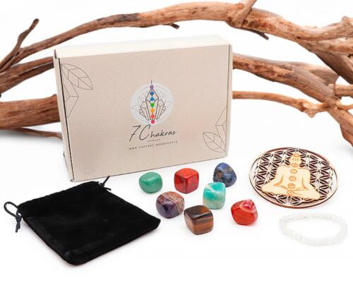 Contenu du coffret : Plaque de rechargement en bois / Bracelet boule 06mm cristal de roche / Une pochette feutrine / 7 Pierres roulées