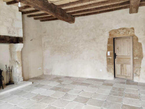 Dallage 40x40cm en pierre du Périgord Montagnac Doré face brossée et arêtes ébréchées + cabochons en Montagnac gris