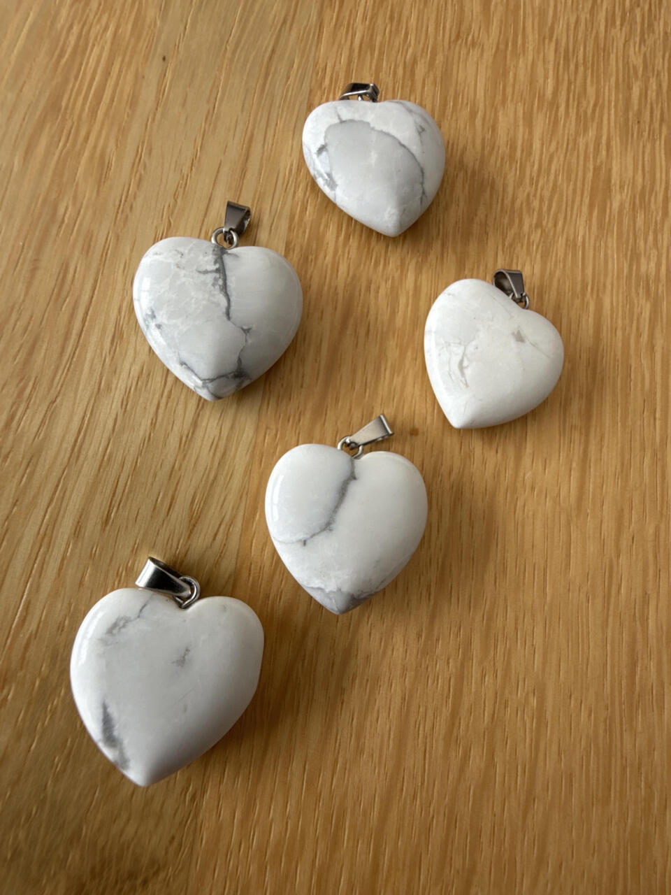 Pendentif Cœur 20mm howlite Zimbabwe