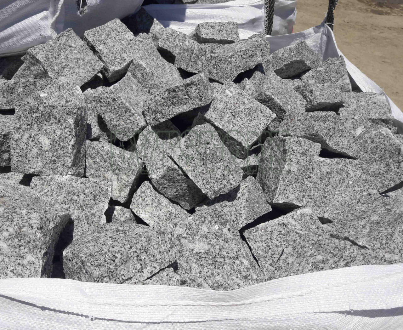 Pavé granit gris clair DVT 10x10x5cm éclatée/rustique emballé dans Big Bag – Image 6