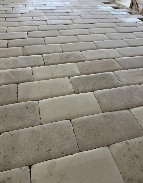 Pavé ancien patiné