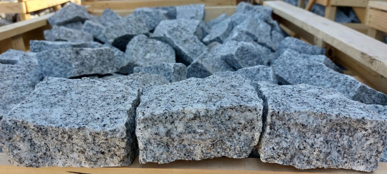 Pavé granit gris clair DVT 10x10x5cm éclatée/rustique emballé dans Big Bag – Image 5