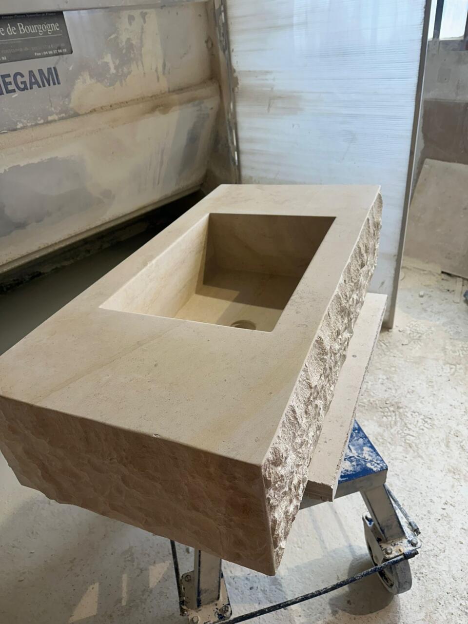 Vasque Dordogne Antique Montagnac d'Auberoche Crème 100 x 50cm, épaisseur 25cm - Prix à l'unité – Image 5